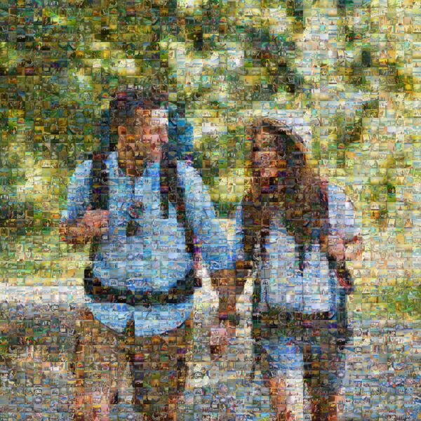 Schlafbild-Mosaik. Das Hauptmotiv setzt sich aus allen generierten Schlafbildern zusammen und stellt ein glückliches Pärchen während einer Wanderung auf einem Waldweg dar